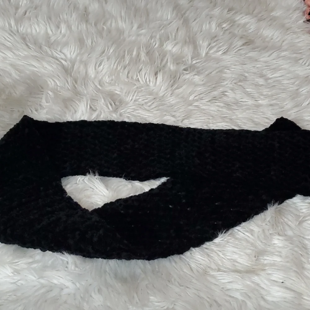Black Chunky Knit Scarf | Soft Winter Accessory | Unisex | Great Condition